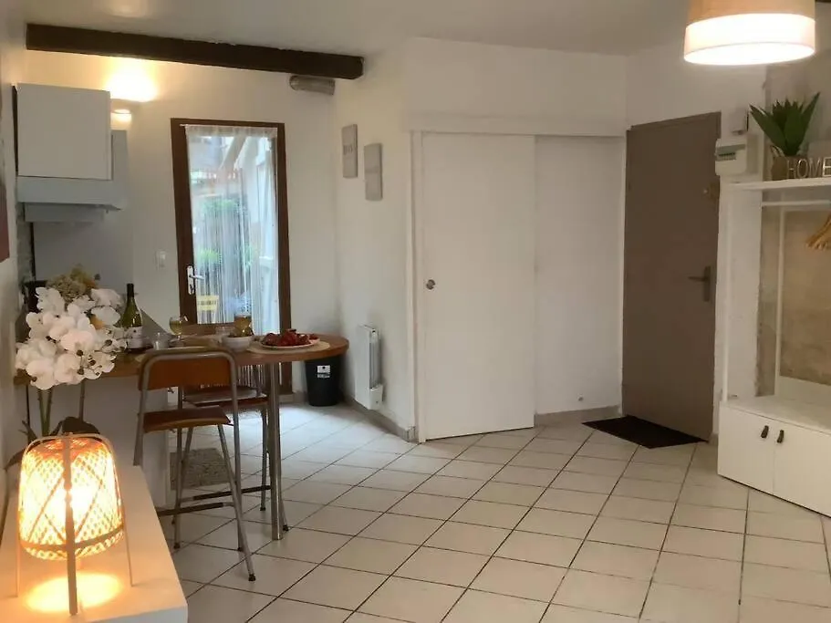 Charming Studio Apartment Avignon France