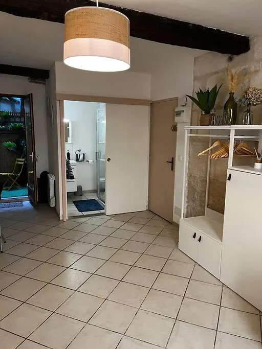 Charming Studio Apartment Avignon 0*,  France
