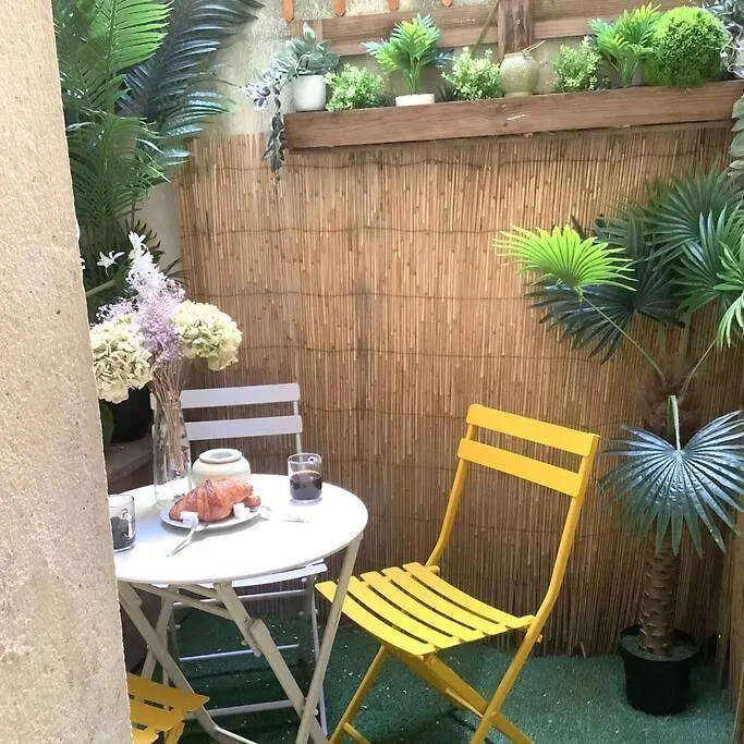 אביניון Charming Studio Apartment
